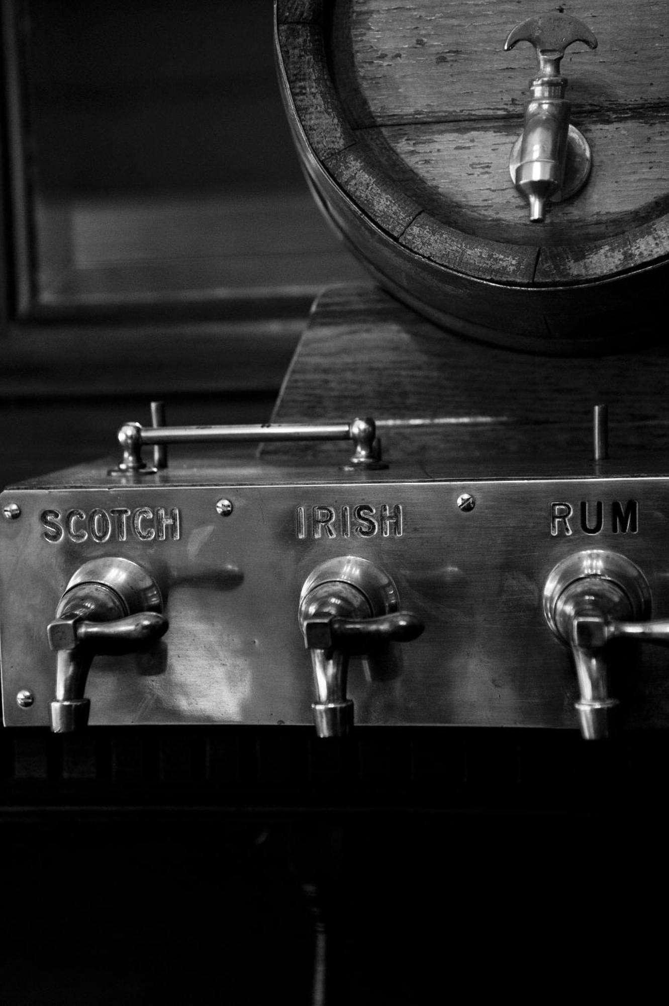 One Devonshire Gardens A Hotel Du Vin Glasgow Dış mekan fotoğraf A tap for Irish whiskey